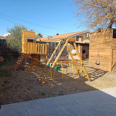 Piscina De Sal Barbacoa Wifi, Parking Gratis, 3 Min Pga Casa El Roble Villa Girona Luaran gambar