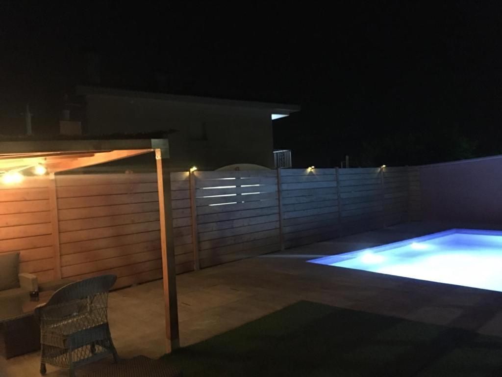 Piscina De Sal Barbacoa Wifi, Parking Gratis, 3 Min Pga Casa El Roble Villa Girona Luaran gambar